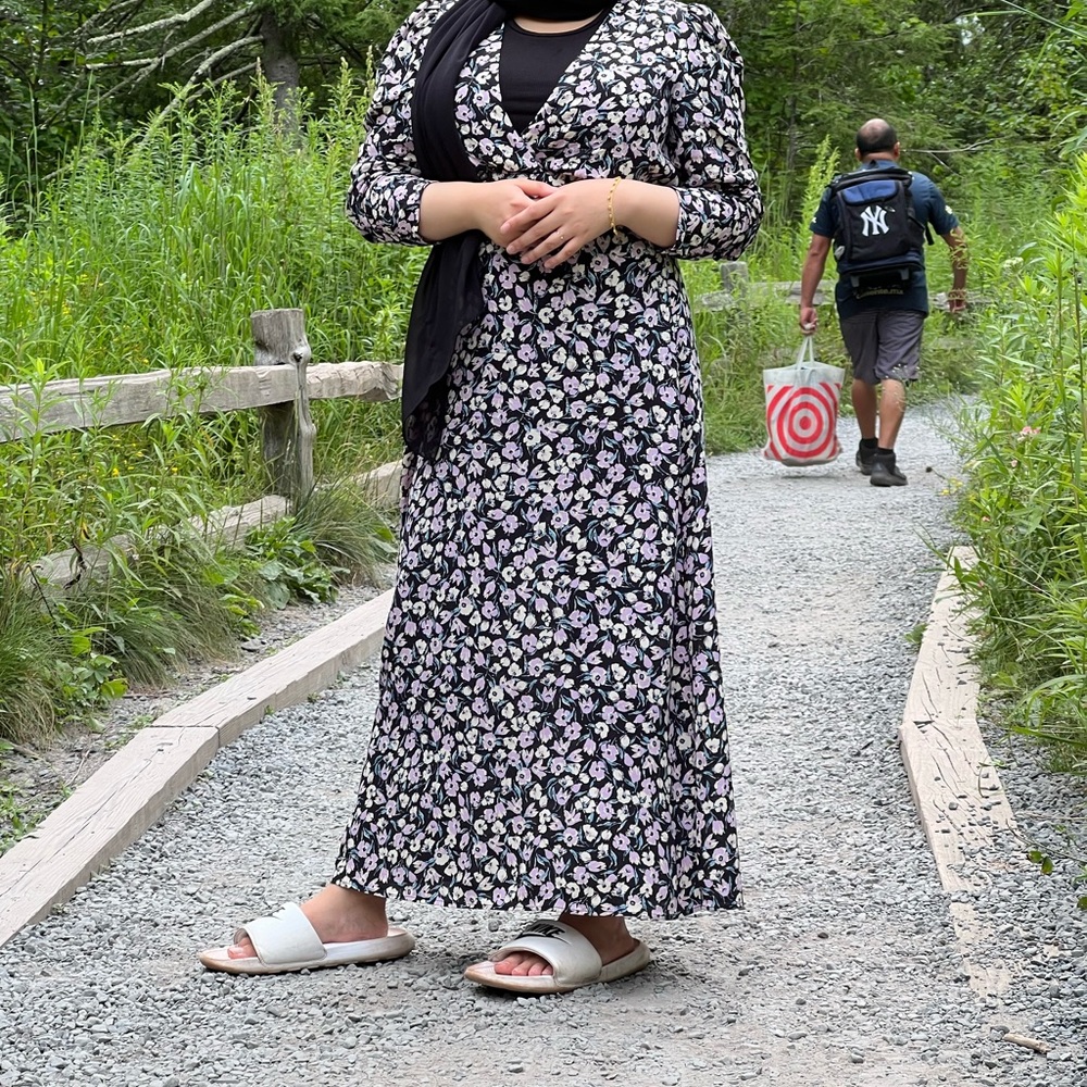 A midi dress with a deep V that’s soft Worn once.